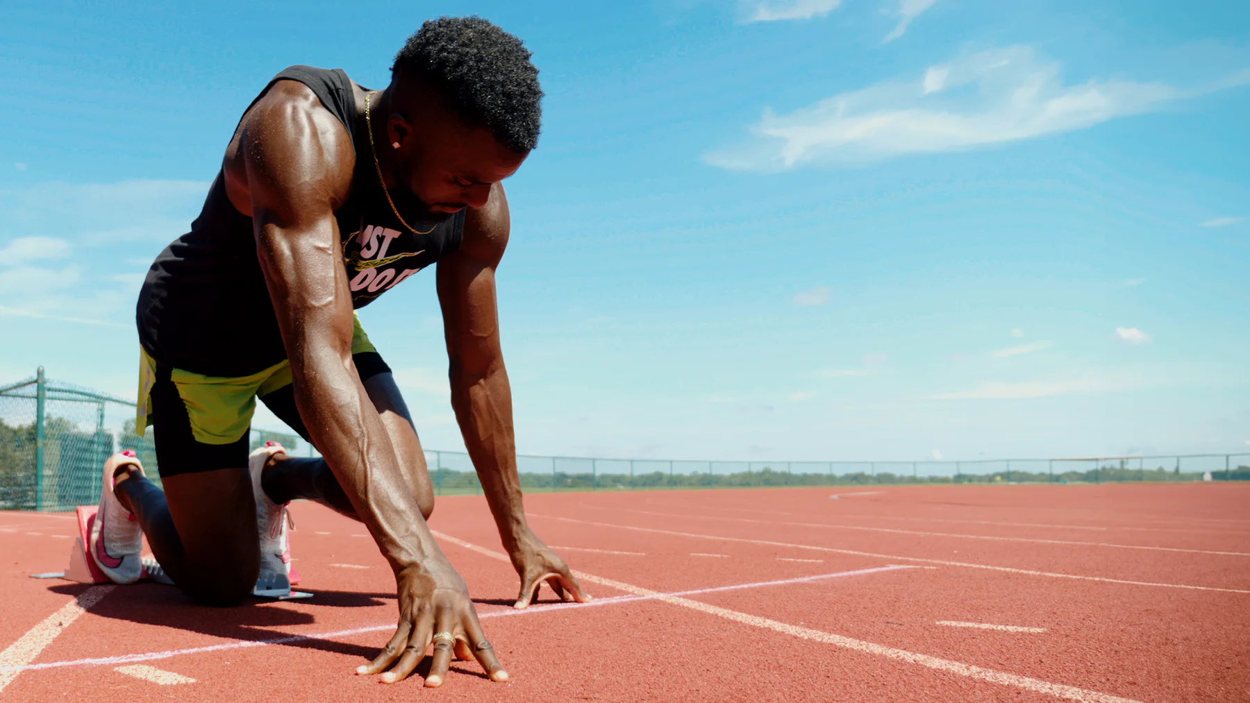 Kenny Bednarek at the starting line